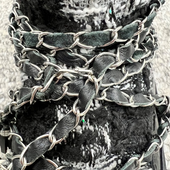 Inuikii Black White Tartan Tweed Sherpa lined chain detail Winter Boots EU 38/7 - Picture 12 of 14